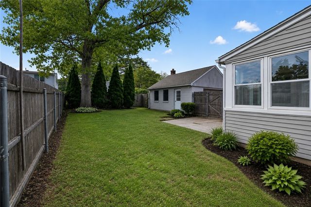 82 Parkside Avenue, Pawtucket, RI 02861
