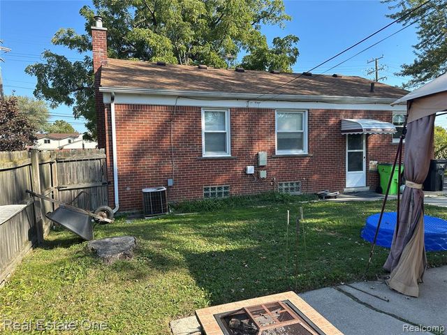 29563 Little Mack Avenue, Roseville, MI 48066