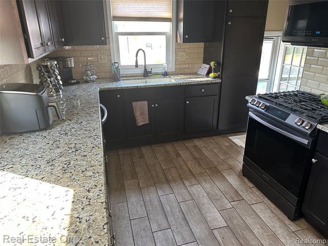 29563 Little Mack Avenue, Roseville, MI 48066