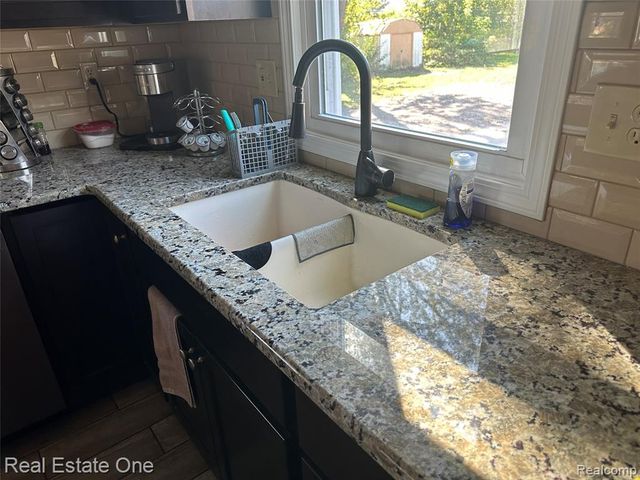 29563 Little Mack Avenue, Roseville, MI 48066