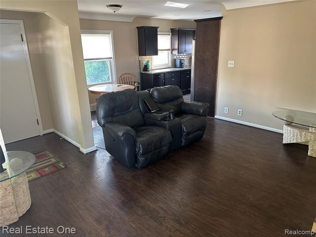 29563 Little Mack Avenue, Roseville, MI 48066