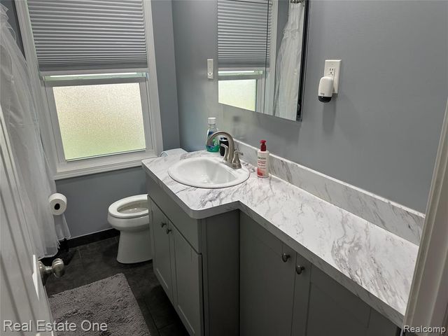 29563 Little Mack Avenue, Roseville, MI 48066