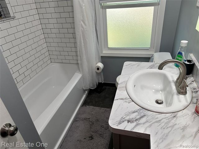 29563 Little Mack Avenue, Roseville, MI 48066