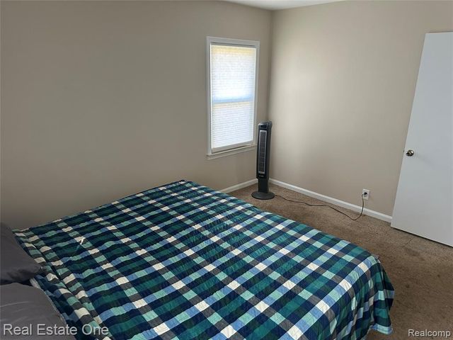 29563 Little Mack Avenue, Roseville, MI 48066