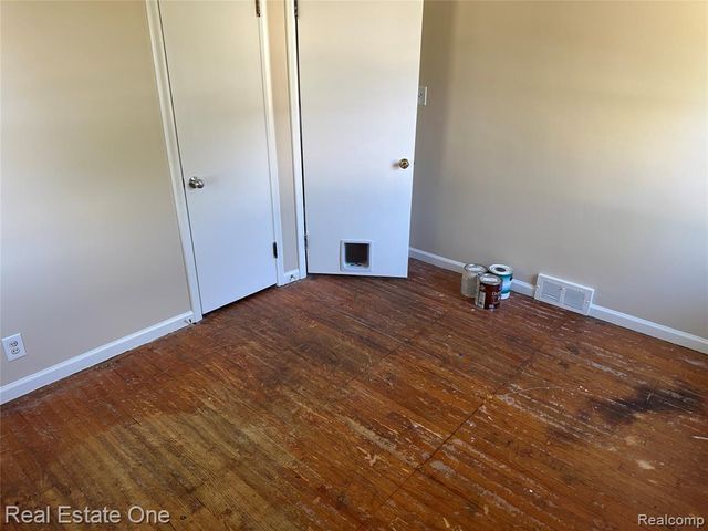 29563 Little Mack Avenue, Roseville, MI 48066