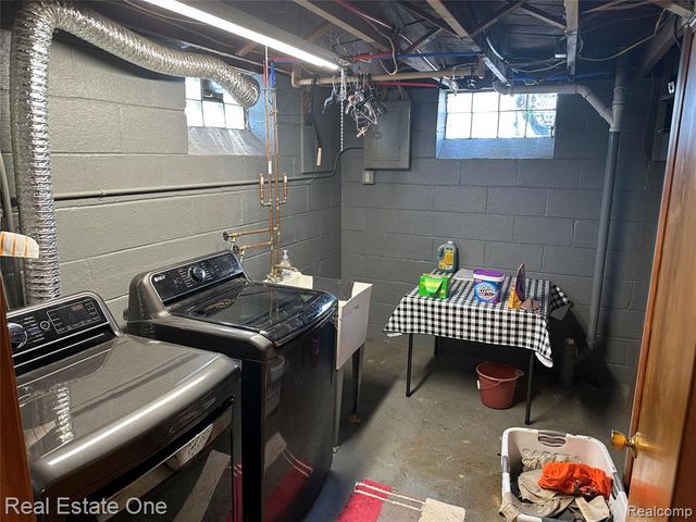 29563 Little Mack Avenue, Roseville, MI 48066