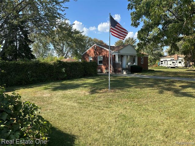 29563 Little Mack Avenue, Roseville, MI 48066