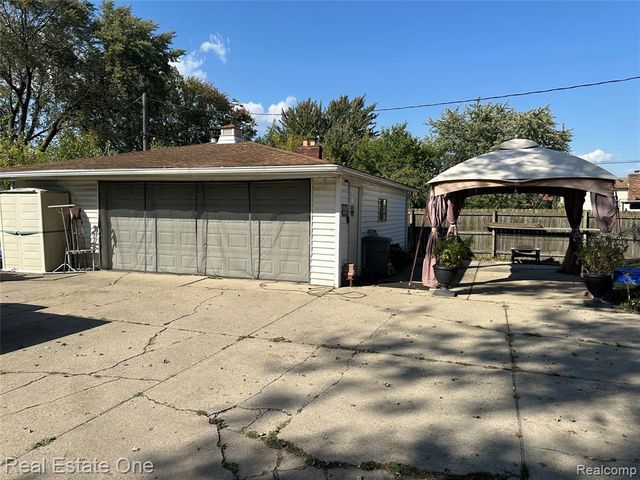 29563 Little Mack Avenue, Roseville, MI 48066