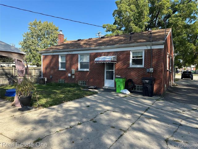 29563 Little Mack Avenue, Roseville, MI 48066