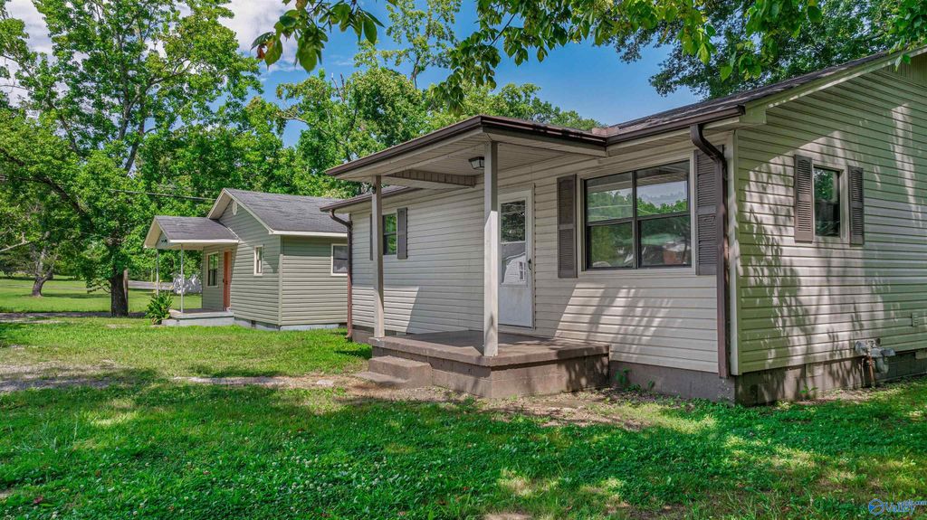 902 Aldhouse Avenue, Bridgeport, AL 35740
