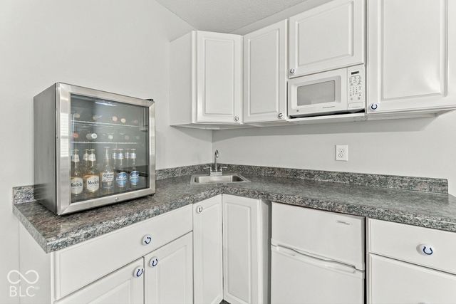6252 Eller Creek Drive, Fishers, IN 46038