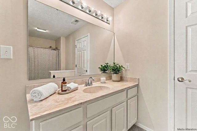 6252 Eller Creek Drive, Fishers, IN 46038