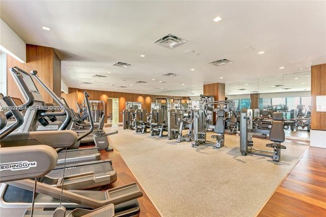 1300 S Miami Ave 3709, Miami, FL 33130