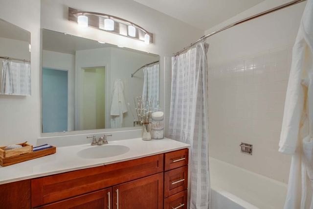 159 MacArthur Drive 3923, Willowbrook, IL 60527