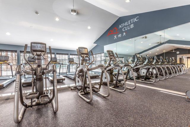 159 MacArthur Drive 3923, Willowbrook, IL 60527