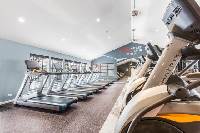 159 MacArthur Drive 3923, Willowbrook, IL 60527