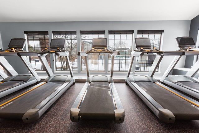 159 MacArthur Drive 3923, Willowbrook, IL 60527