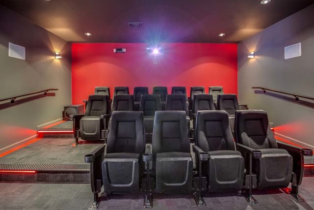 159 MacArthur Drive 3923, Willowbrook, IL 60527