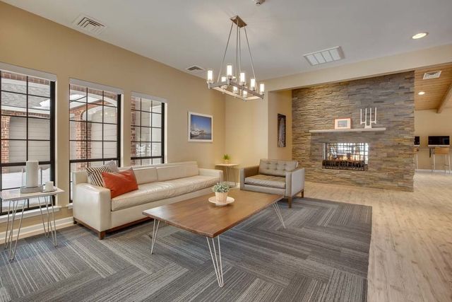 159 MacArthur Drive 3923, Willowbrook, IL 60527