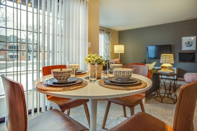 159 MacArthur Drive 3923, Willowbrook, IL 60527