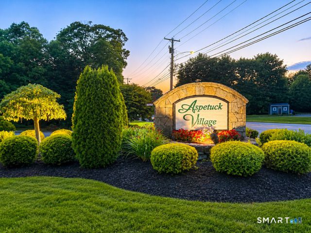 126 Hunters Creek 126, Shelton, CT 06484