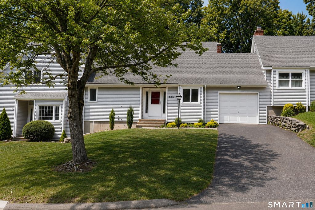 126 Hunters Creek 126, Shelton, CT 06484