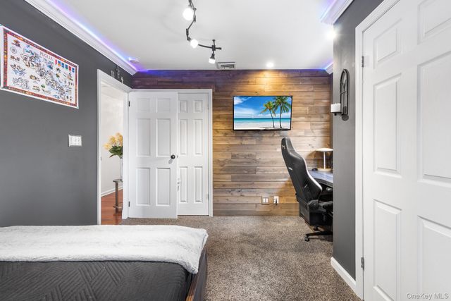 44 Colony Lane, Syosset, NY 11791