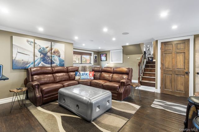 44 Colony Lane, Syosset, NY 11791