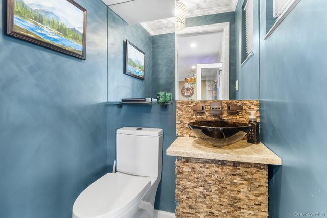 44 Colony Lane, Syosset, NY 11791