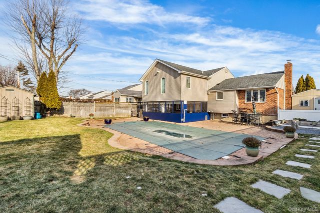 44 Colony Lane, Syosset, NY 11791