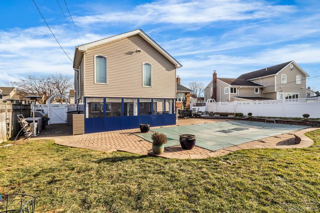 44 Colony Lane, Syosset, NY 11791