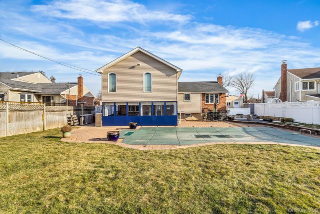 44 Colony Lane, Syosset, NY 11791