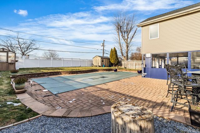 44 Colony Lane, Syosset, NY 11791