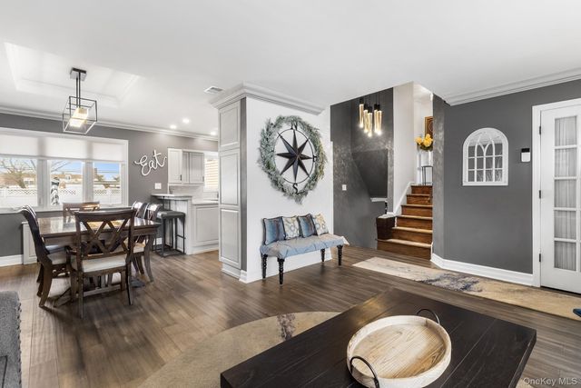 44 Colony Lane, Syosset, NY 11791