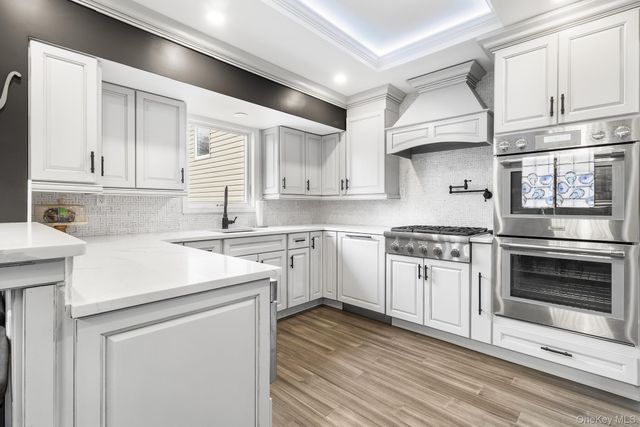 44 Colony Lane, Syosset, NY 11791