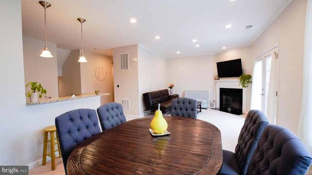 42577 SUNSET RIDGE SQ, Ashburn, VA 20148