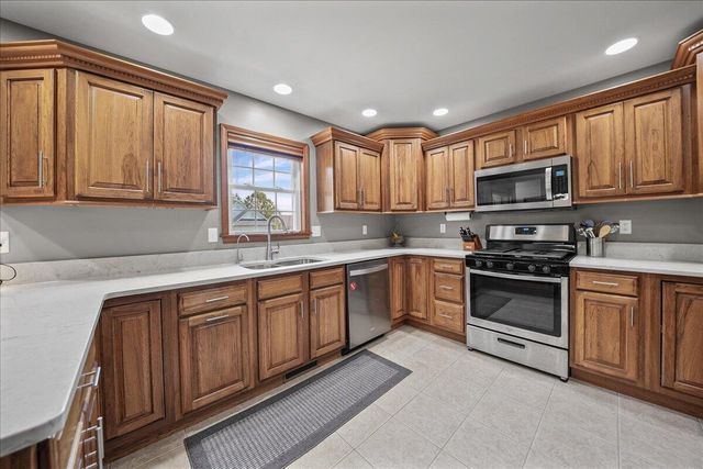 99 Stone Creek Drive, Valparaiso, IN 46383