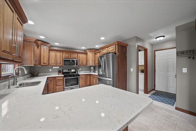 99 Stone Creek Drive, Valparaiso, IN 46383