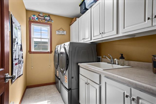 99 Stone Creek Drive, Valparaiso, IN 46383