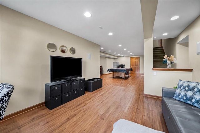 99 Stone Creek Drive, Valparaiso, IN 46383