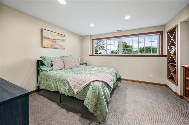 99 Stone Creek Drive, Valparaiso, IN 46383