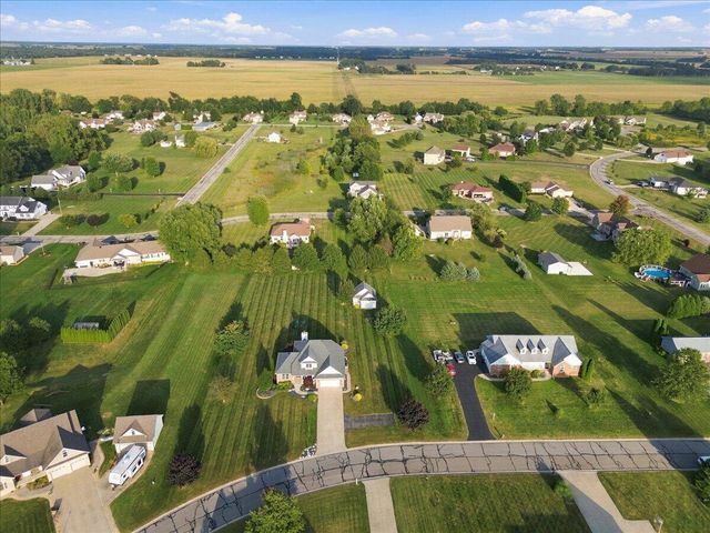 99 Stone Creek Drive, Valparaiso, IN 46383
