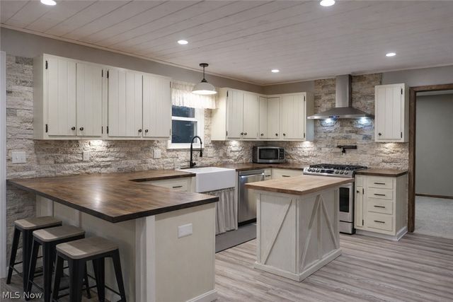 5802 Russia Road, South Amherst, OH 44001