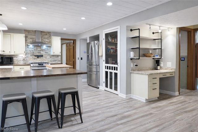 5802 Russia Road, South Amherst, OH 44001