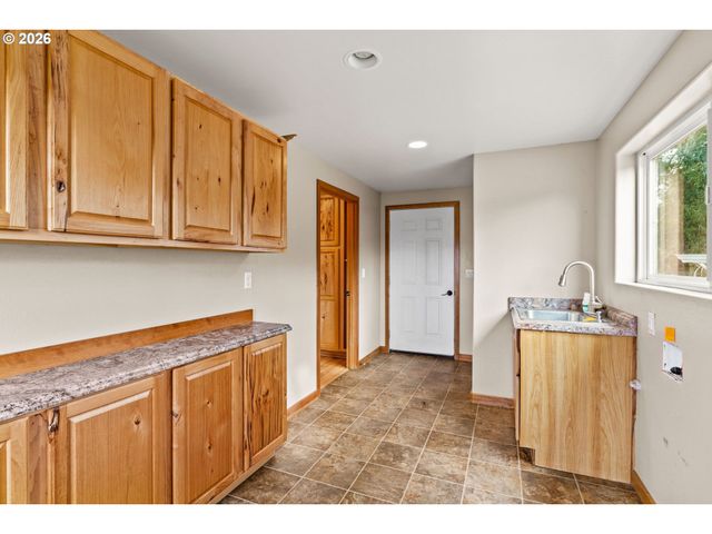 7470 MAPLE CREEK Rd, Westlake, OR 97493