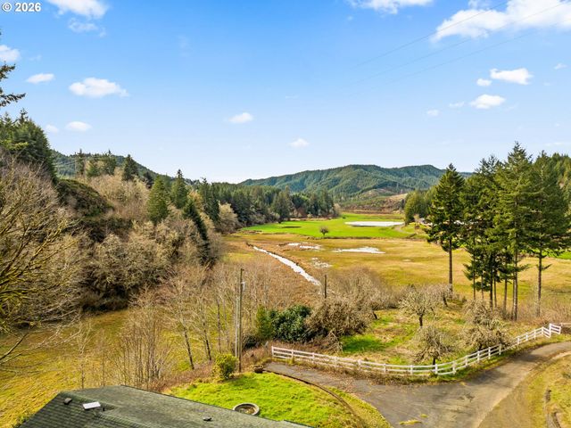 7470 MAPLE CREEK Rd, Westlake, OR 97493