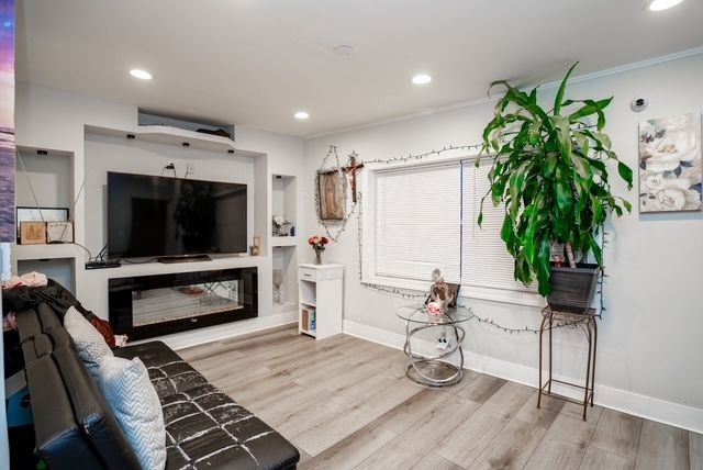 2711 N MARMORA Avenue, Chicago, IL 60639