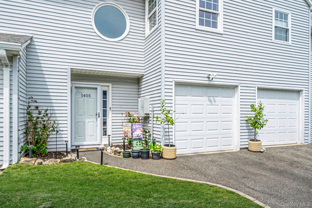 1405 Sara Circle, Port Jefferson, NY 11776