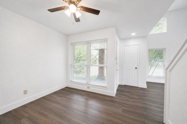 4201 Phoenix, Carrollton, TX 75010