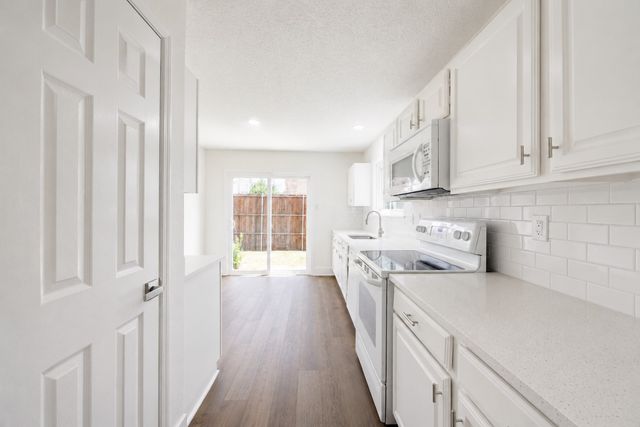 4201 Phoenix, Carrollton, TX 75010